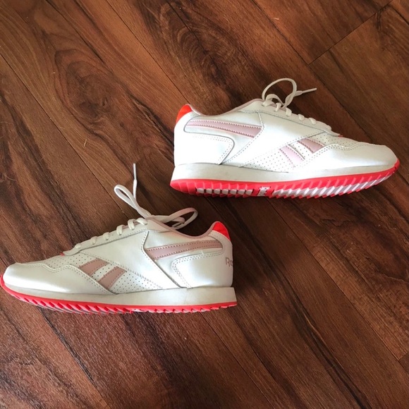 Reebok Classics - Picture 2 of 4